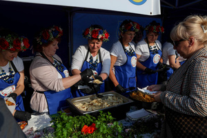 Święto Grabówki - Smakołyki przygotowane przez panie z Koła Gospodyń Wiejskich "Cuda&Wianki Pawęzowianki"