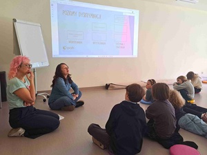 "W pełnym wymiarze" - Prowadzące warsztaty wraz z grupą uczniów z Tarnowskiej Szkoły Montessori