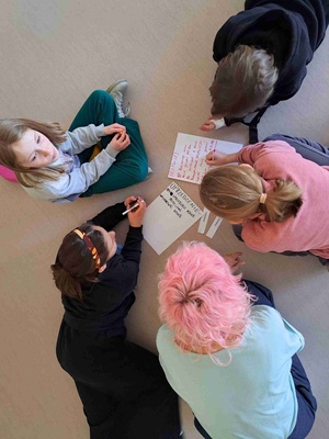 "W pełnym wymiarze" - Grupa uczestników podczas warsztatów