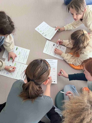 "W pełnym wymiarze" - Grupa uczniów z Tarnowskiej Szkoły Montessori