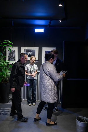 39. TNF - Dzień 1 (30.05.2025) - Widzowie w hallu kina wchodzący na salę kinową