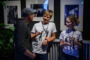 39. TNF - Dzień 1 (30.05.2025) - Wolontariusze 39. TNF wpuszczający widzów na salę kinową