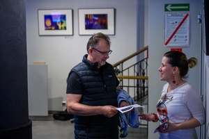 39. TNF - Dzień 1 (30.05.2025) - Widzowie w hallu kina w oczekiwaniu na seans