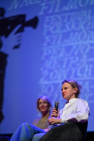 39. TNF - Dzień 1 (30.05.2025) - Na scenie Ryszard Jaźwiński prowadzący spotkanie producentkami filmu "Simona Kossak" Agatą Szymańską i Magdaleną Kamińską