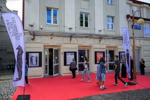 39. TNF - Dzień 1 (30.05.2025) - Publiczność festiwalowa wchodząca do kina