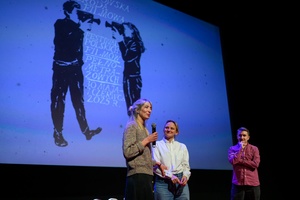 39. TNF - Dzień 1 (30.05.2025) - Na scenie Marzenia producentki filmu "Simona Kossak" Agata Szymańska, Magdalena Kamińska i Kuba Armata zapraszający widzów na seans