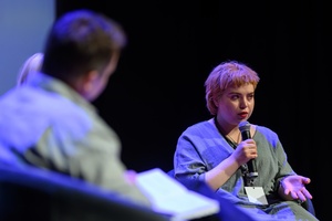 39. TNF: Dzień 4 (2.06.2025) - Na scenie Marzenia Gosia, główna bohaterka filmu "Posłuchaj, co ci chcę powiedzieć" podczas spotkania z publicznością