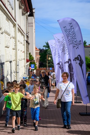 39. TNF: Dzień 4 (2.06.2025) - Dziecięce grupy przybywające do Marzenia na projekcje Filmów Młodego Widza