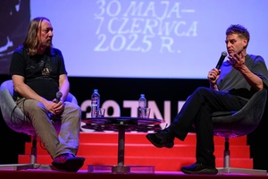 39. TNF: Dzień 4 (2.06.2025) - Na scenie Marzenia od prawej: Damian Kocur reżyser "Pod wulkanem" i Ryszard Jaźwiński prowadzący spotkanie po projekcji