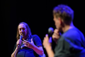 39. TNF: Dzień 4 (2.06.2025) - Na scenie Marzenia od prawej: Damian Kocur reżyser "Pod wulkanem" i Ryszard Jaźwiński prowadzący spotkanie po projekcji