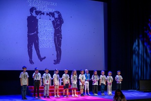 39. TNF: Dzień 4 (2.06.2025) - Na scenie Marzenia Jury Dziecięce 39. TNF prezentujące się przed najmłodszą widownią festiwalu