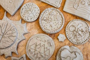 Warsztaty ceramiczne "Wzorzysty kafelek" - Gotowe kafelki ceramiczne