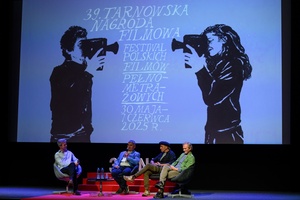 39. TNF: Dzień 5 (3.06.2025) - Na scenie od lewej: Artur Zaborski, Waldemar Kulej, scenarzysta Rafał Lipski, aktor Andrzej Chyra podczas spotkania z widzami