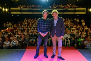 39. TNF: Dzień 6 (4.06.2025) - Na scenie Marzenia scenarzysta Grzegorz Łoszewski, aktor Marcin Dorociński, z tarnowską publicznością w tle