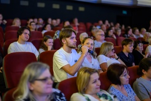 39. TNF: Dzień 8 (6.06.2025) - Widzowie w sali kinowej podczas spotkania z Bogusławem Lindą