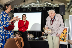 „Kompozycja miejska” - warsztaty ceramiczne - Otto Schier żegnający się z uczestnikami