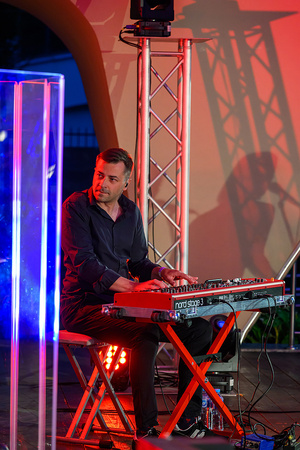 XX Był Sobie Blues: Clappton - A Tribute To Eric Clapton - Na scenie grający pianista zespołu Clappton - Maciej Łosiewicz