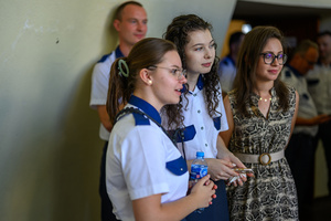 Koncert Polskiej Muzyki Rozrywkowej - Orkiestra Dęta Grupy Azoty S.A. i soliści - Muzycy orkiestry w muszli koncertowej w oczekiwaniu na koncert