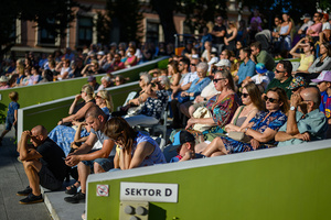 Koncert Polskiej Muzyki Rozrywkowej - Orkiestra Dęta Grupy Azoty S.A. i soliści - Licznie zgromadzona publiczność podczas koncertu