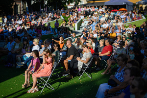 Koncert Polskiej Muzyki Rozrywkowej - Orkiestra Dęta Grupy Azoty S.A. i soliści - Licznie zgromadzona publiczność podczas koncertu