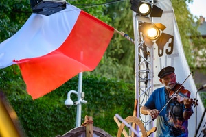 Szanty na Starówce: Kliper Marzenie, North Cape - Na scenie występ zespołu Kliper Marzenie