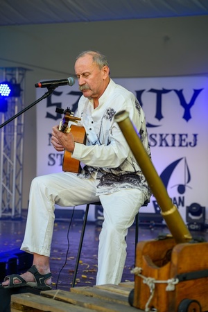 Szanty na Starówce: Kliper Marzenie, North Cape - Na scenie występ zespołu Kliper Marzenie