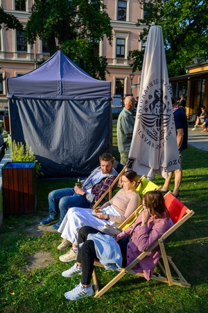 Szanty na Starówce: Kliper Marzenie, North Cape - Publiczność zebrana w Amfiteatrze w oczekiwaniu na szantowy koncert