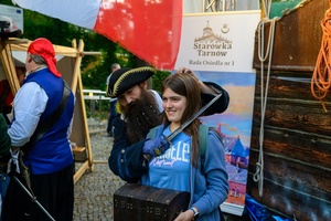 Szanty na Starówce: Aqua Marina, Mechanicy Szanty - Pirat z grupy rekonstrukcyjnej