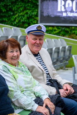 Szanty na Starówce: Aqua Marina, Mechanicy Szanty - Amfiteatralna publiczność w oczekiwaniu na koncert