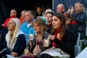 Szanty na Starówce: Aqua Marina, Mechanicy Szanty - Publiczność podczas występu Mechaników Szanty