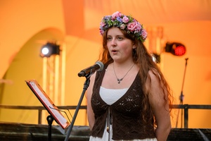 Szanty na Starówce: Aqua Marina, Mechanicy Szanty - Laureatka przeglądu Tarnów Ma Głos śpiewająca pomiędzy występami