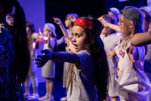 Spektakl "Dziób w dziób" - Mali aktorzy na scenie