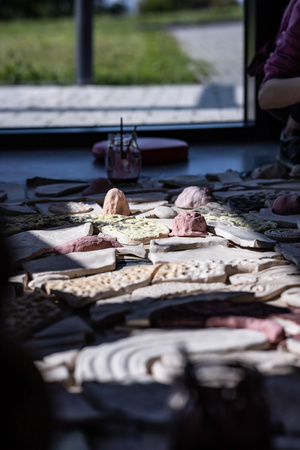 „Kompozycja miejska” - warsztaty ceramiczne - Elementy kompozycji ceramicznej przed wypałem