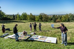 montaż ceramiki na tarasie widokowym - Uczestnicy podczas przygotowań do montażu
