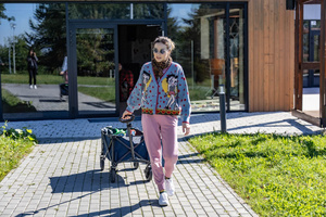 montaż ceramiki na tarasie widokowym - Uczestnicy podczas przygotowań do montażu