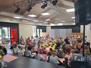 Poczytanki-rysowanki - Dzieci podczas warsztatów