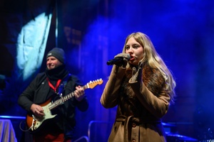 Koncert: 34. Tarnowski Finał WOŚP - Na plenerowej scenie grający zespół Zangaro