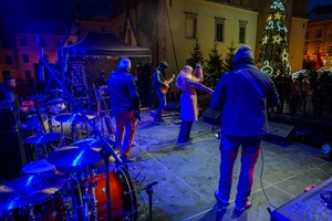 Koncert: 34. Tarnowski Finał WOŚP - Na plenerowej scenie grający zespół Zangaro