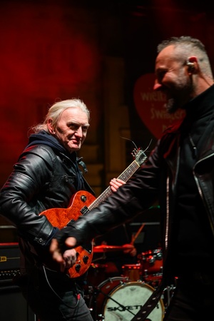 Koncert: 34. Tarnowski Finał WOŚP - Na plenerowej scenie grający zespół Skyether