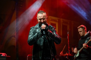 Koncert: 34. Tarnowski Finał WOŚP - Na plenerowej scenie grający zespół Skyether