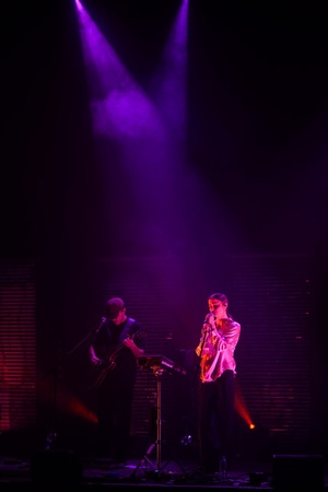 Koncert: Daria ze Śląska - Na scenie śpiewająca Daria ze Śląska i grający na gitarze Eugeniusz Szadziul