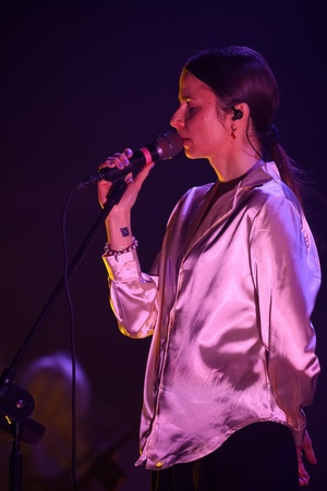 Koncert: Daria ze Śląska - Na scenie śpiewająca Daria ze Śląska