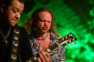 Koncert: The Bad Tales - Maksymilian Kwapień - wokalista The Bad Tales podczas koncertu w Piwnicach TCK