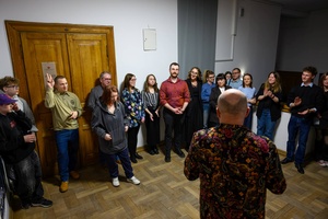 Wystawa: w cyklu Wernisaże Dzień po Dniu - Autorzy wystawy w trakcie przemowy.