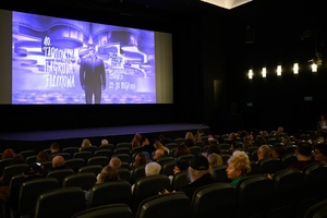 40. TNF: Prolog - Widownia w sali kinowej w oczekiwaniu na projekcję filmu "Bez końca"