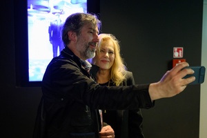 40. TNF: Prolog - W hallu Marzenia Grażyna Szapołowska fotografująca się z fanem