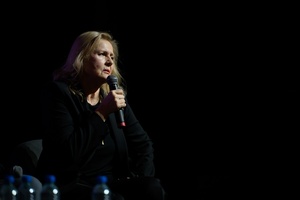 40. TNF: Prolog - Na scenie Grażyna Szapołowska opowiadająca widzom o swoich rolach w filmach Krzysztofa Kieślowskiego