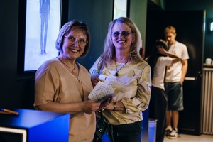 40. TNF: Dzień 4 (25.05.26) - W hallu kina licznie przybyła publiczność na film "Miłe kobiety"