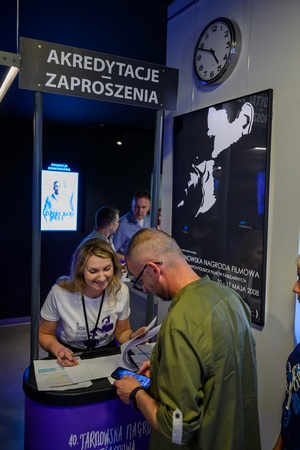 40. TNF: Dzień 5 (26.05.26) - Widzowie w hallu kina przed projekcją "Dziecka z pyłu" Weroniki Mliczewskiej