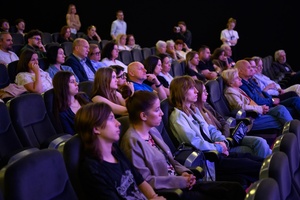 40. TNF: Dzień 7 (28.05.26) - Widzowie w sali kinowej podczas spotkania po projekcji filmu "Ministranci" Piotra Domalewskiego